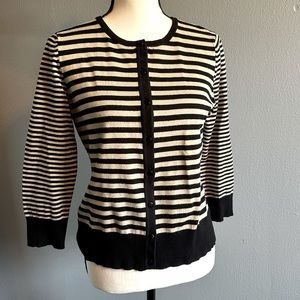 CABLE & GAUGE BLACK AND TAN STRIPED CARDIGAN. SIZE MEDIUM.